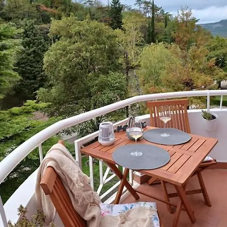 Apartment Stunning New In Centre Of