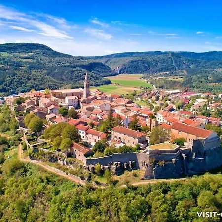 Lägenhet Stunning New In Centre Of Buzet