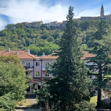Lägenhet Stunning New In Centre Of Buzet
