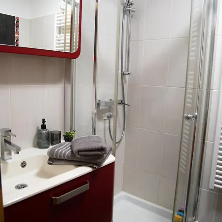 Stunning New In Centre Of Apartment
